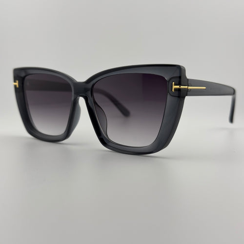 Velra Arizéa lunettes de soleil noir, vue 3/4 – monture carrée avec détails dorés pour un look chic et contemporain.