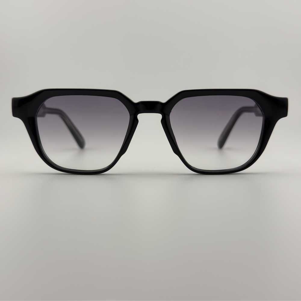Velra PRISMA SPECTRUM – lunettes de soleil, vue de face : monture noir mat et verres gris avec verres gris foncé anti-reflet.
