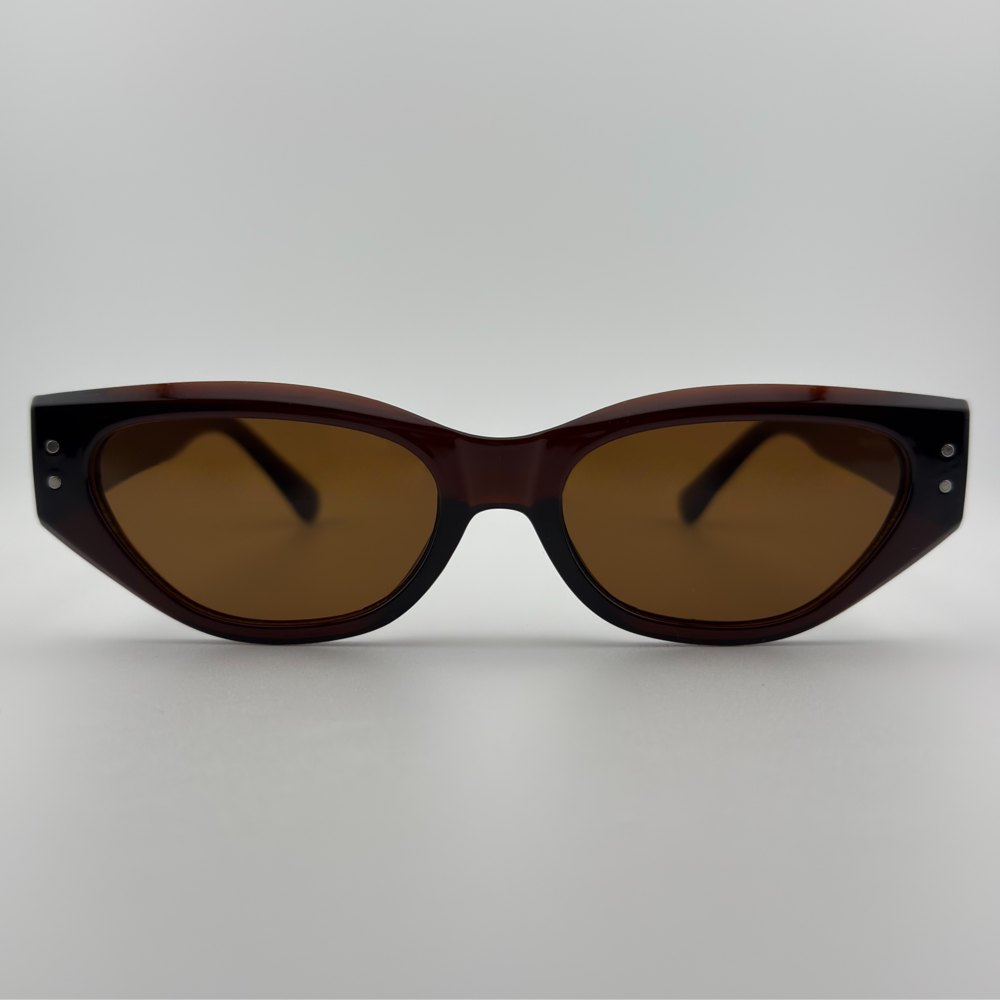 Velra Sienna – lunettes de soleil, vue de face : monture marron effet écaille et verres bruns pour une élégance intemporelle.
