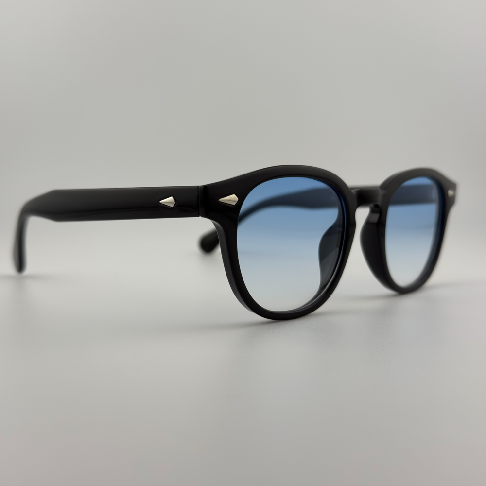Velra Velden Blue Mirage lunettes de soleil noir, vue de profil – monture épaisse et verres bleu miroir.